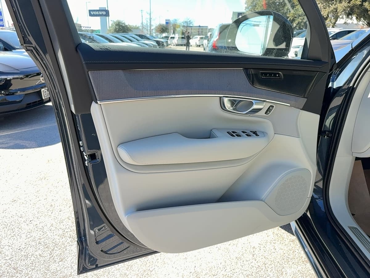 2026 Volvo XC90 - Image 10