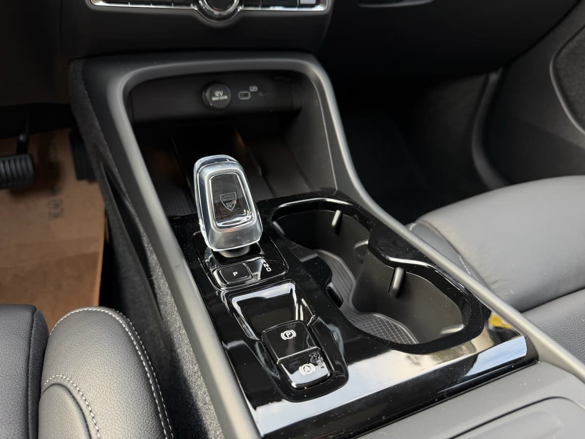 2026 Volvo XC40 - Image 13