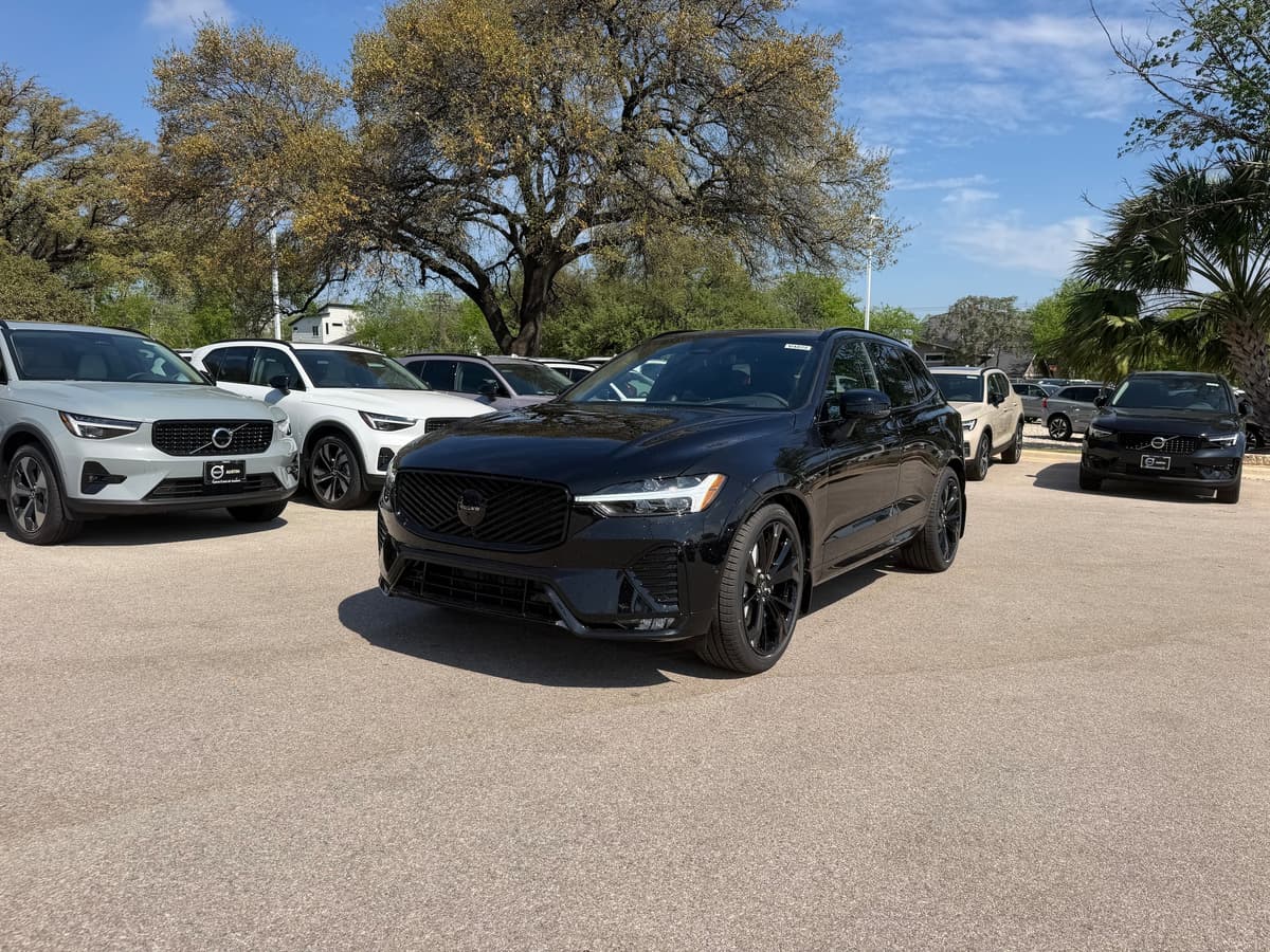 2026 Volvo XC60 - Image 2