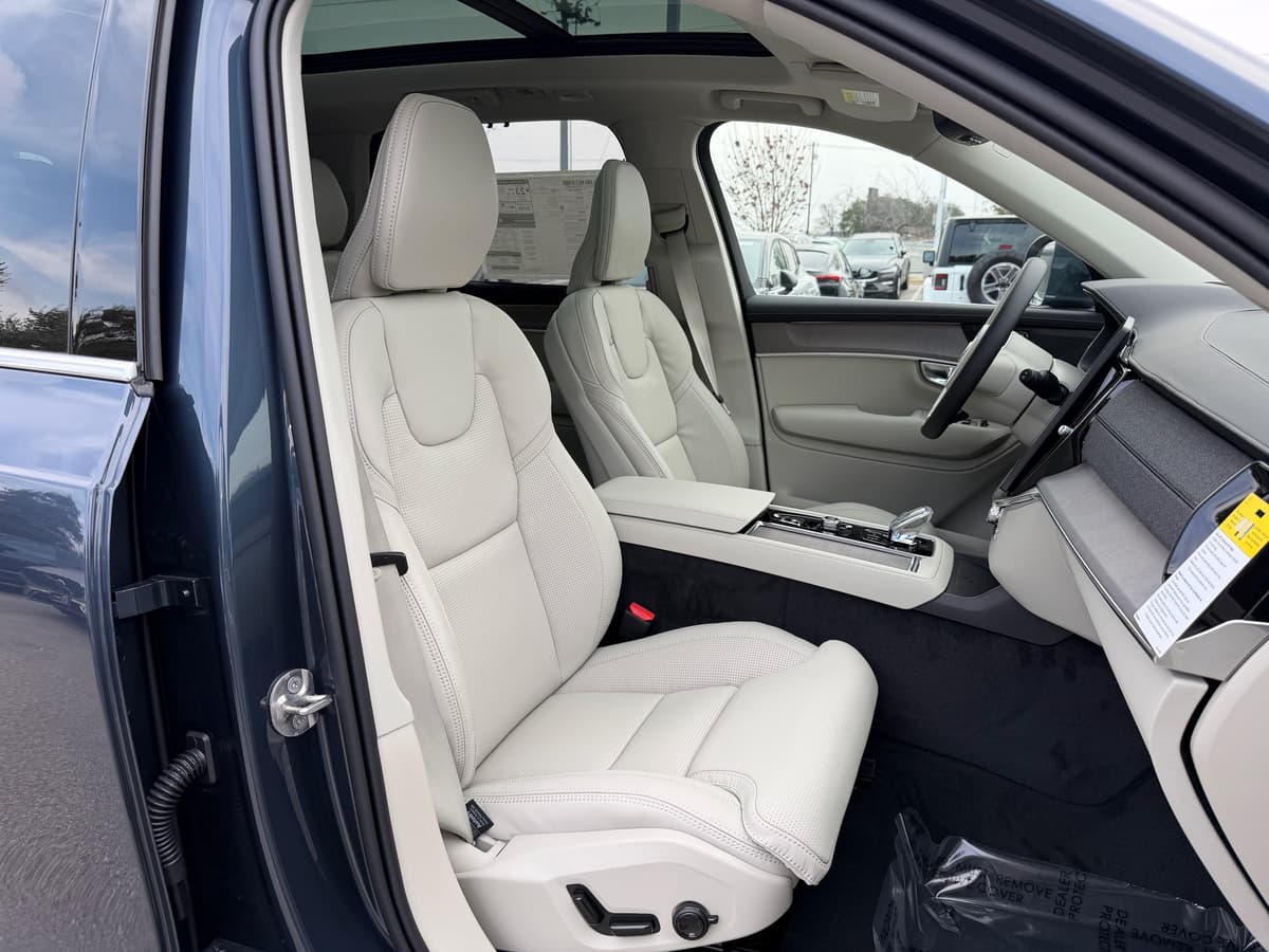 2026 Volvo XC90 - Image 8