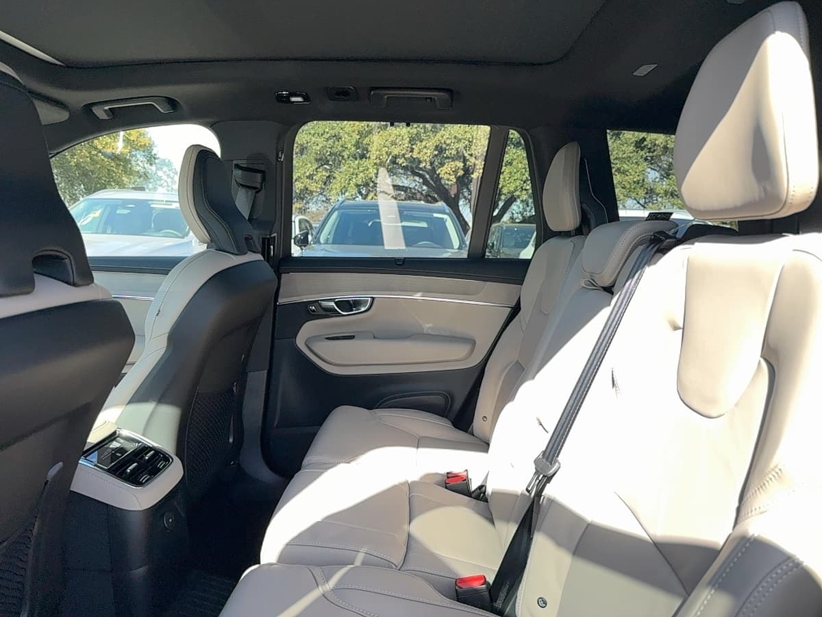 2026 Volvo XC90 plug-in hybrid - Image 16