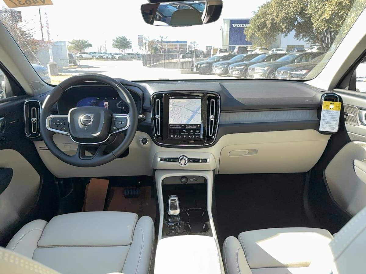 2026 Volvo XC40 - Image 15