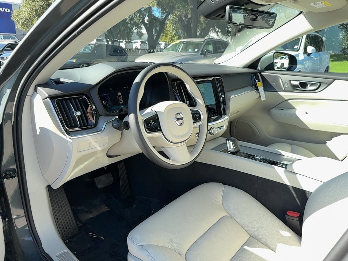 2026 Volvo V60 Cross Country - Image 12