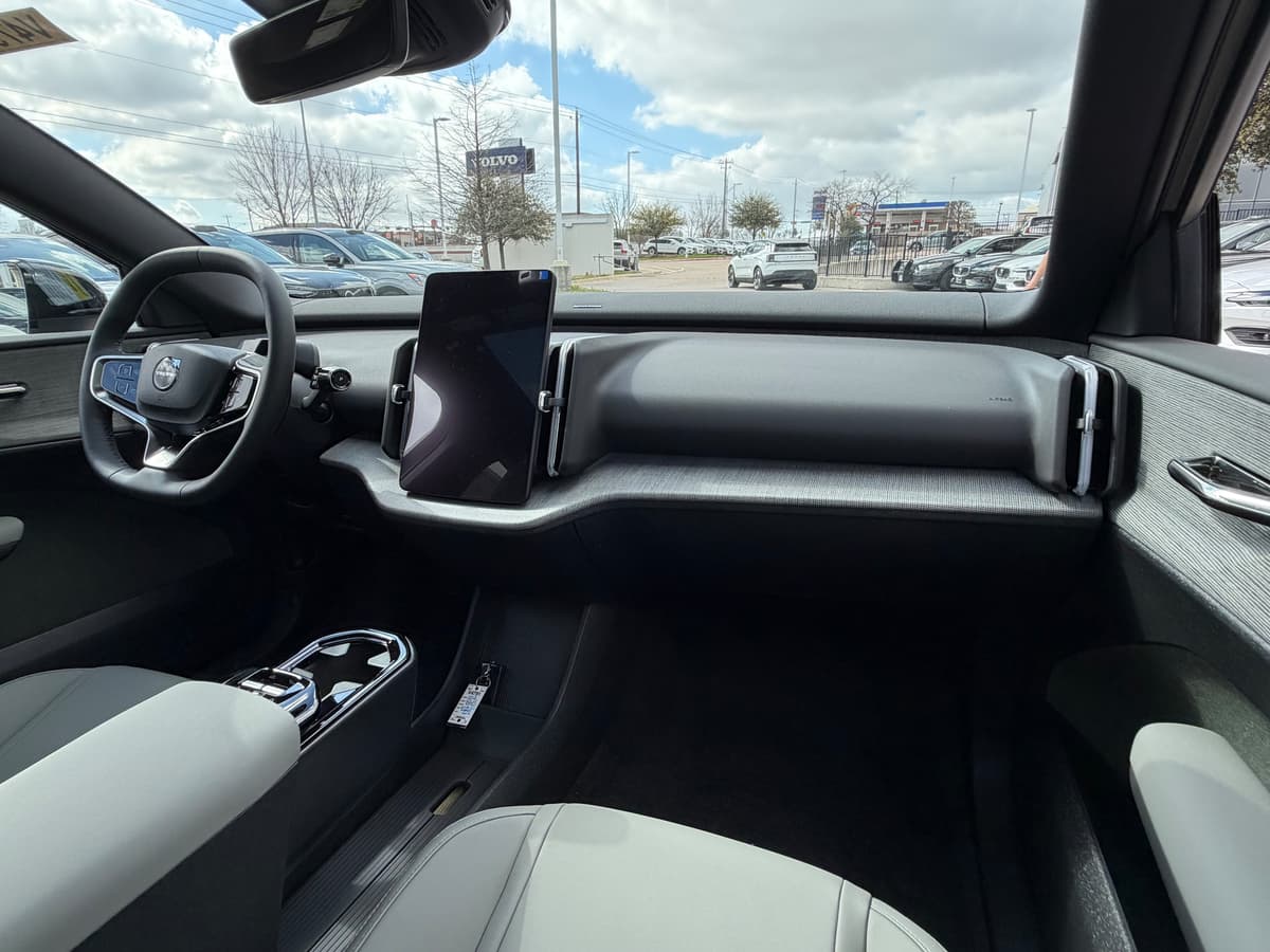 2026 Volvo EX30 - Image 10