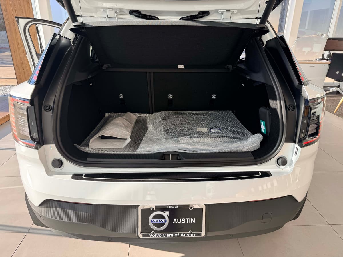 2026 Volvo EX30 - Image 14