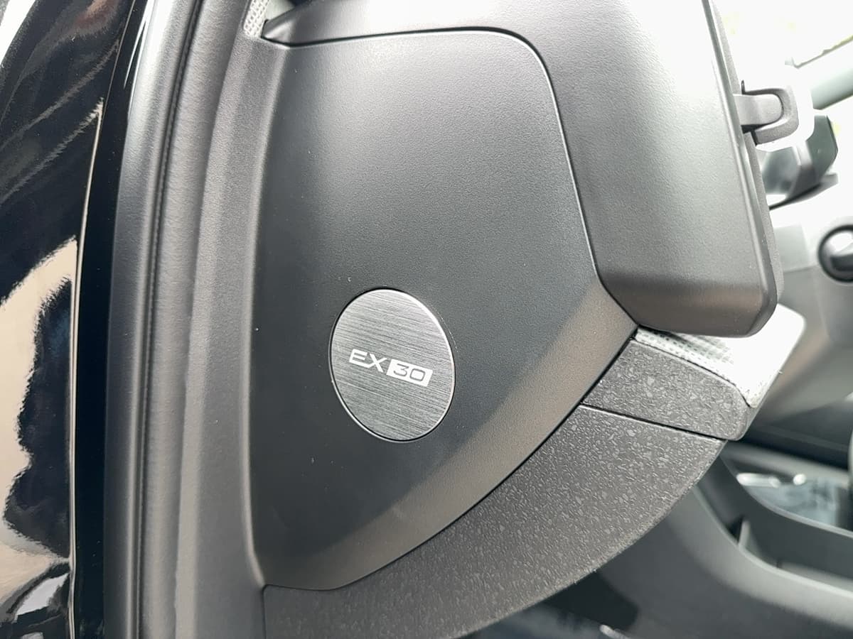 2026 Volvo EX30 Cross Country - Image 18