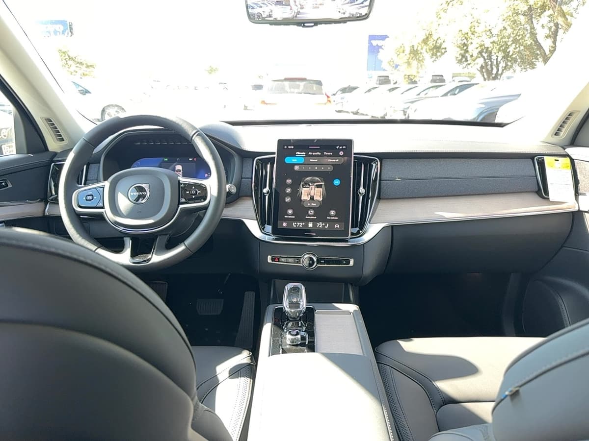 2026 Volvo XC90 - Image 17