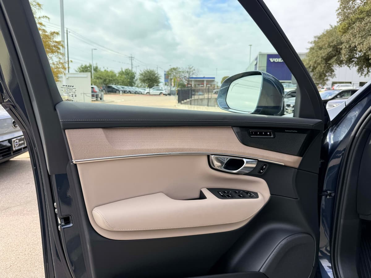 2026 Volvo XC90 - Image 11