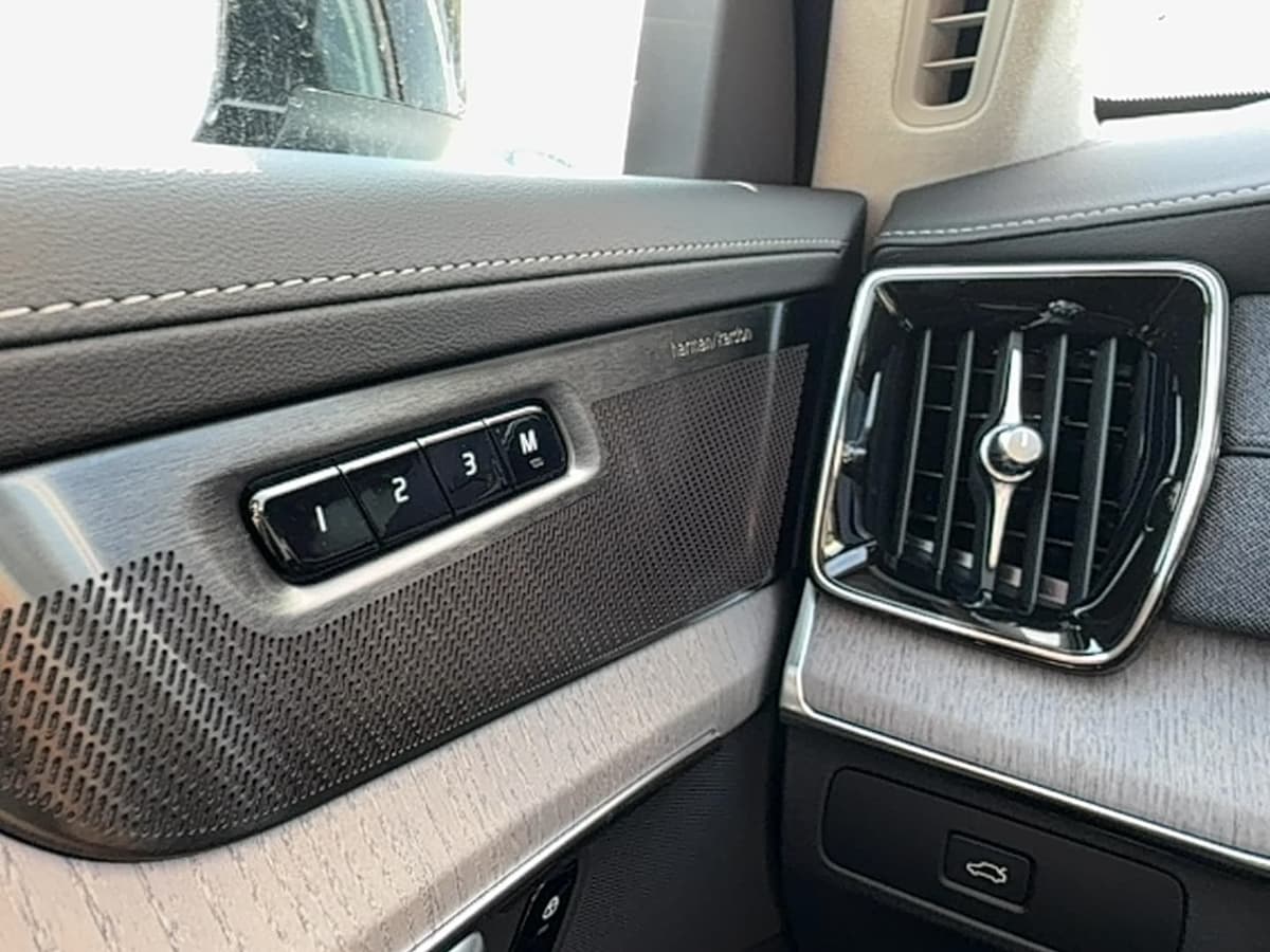 2026 Volvo XC90 - Image 18