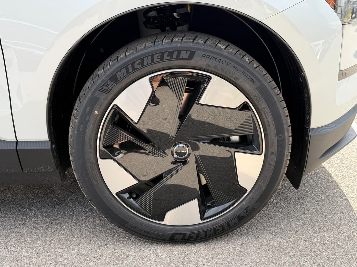 2026 Volvo EX30 - Image 7