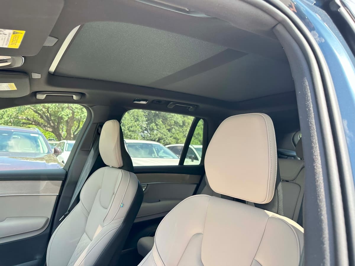 2026 Volvo XC90 - Image 13