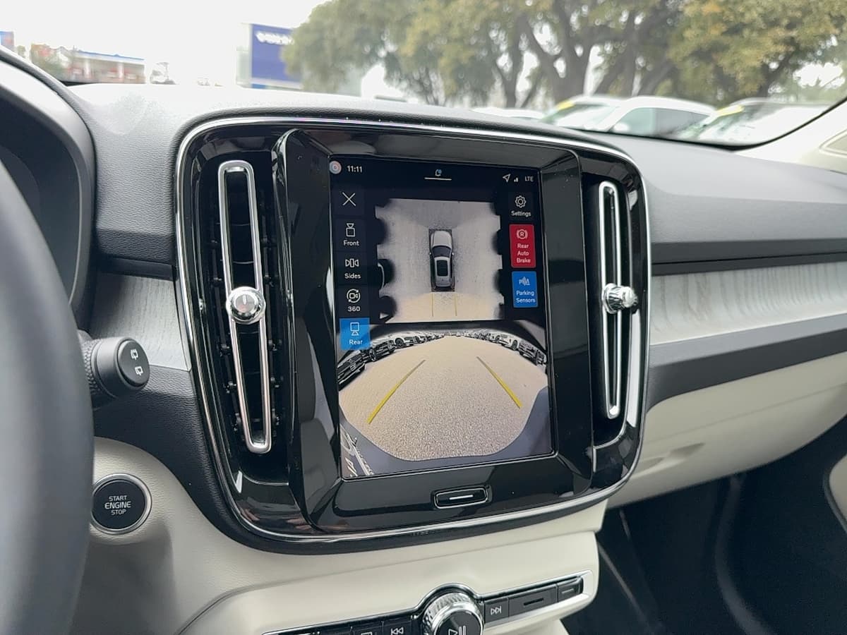 2026 Volvo XC40 - Image 24