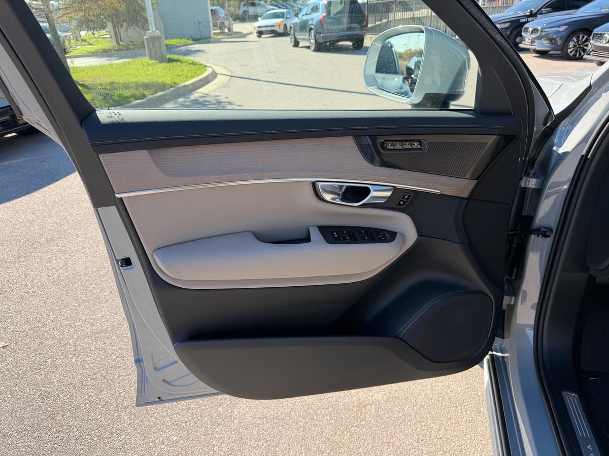2026 Volvo XC90 - Image 17