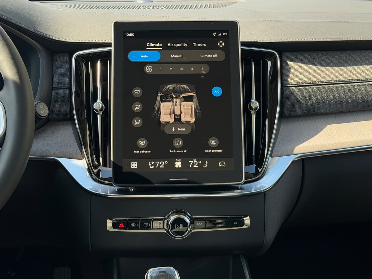 2026 Volvo XC90 plug-in hybrid - Image 13