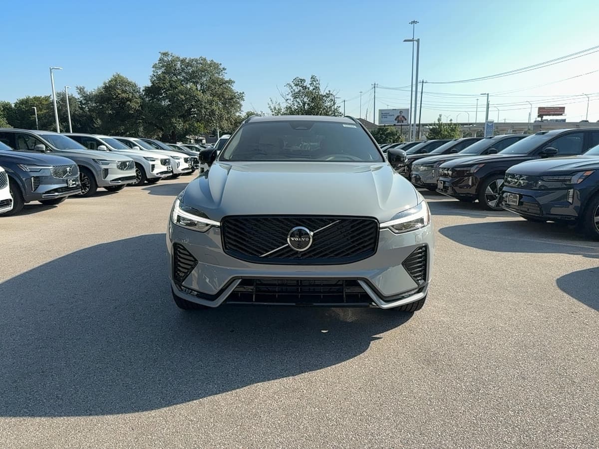 2026 Volvo XC60 - Image 8