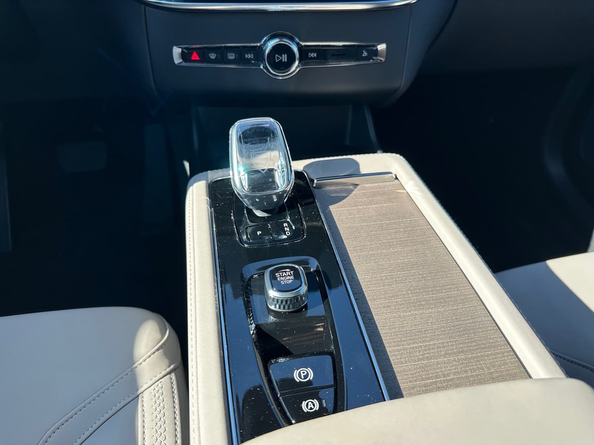 2026 Volvo XC90 plug-in hybrid - Image 13