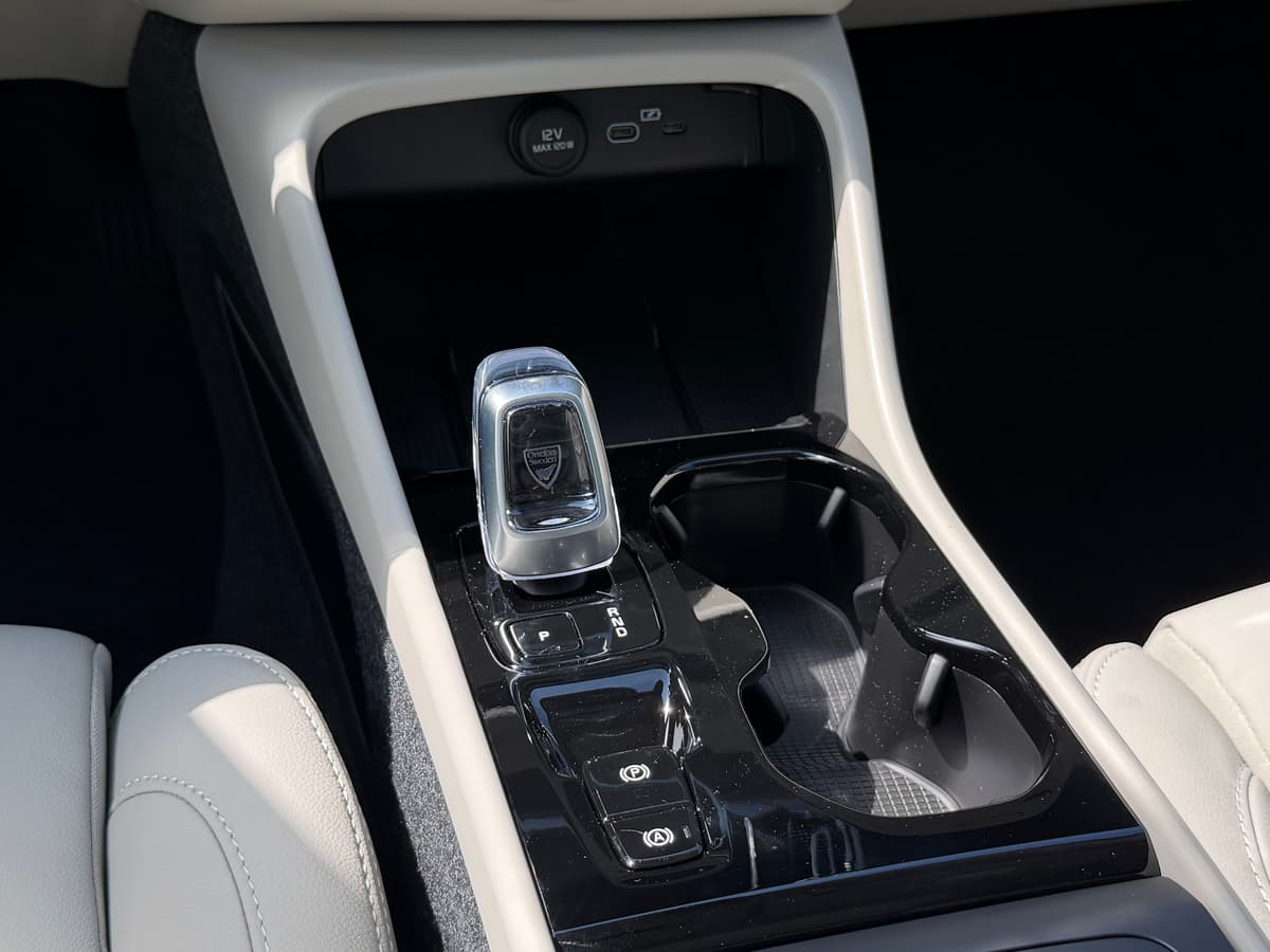 2026 Volvo XC40 - Image 13