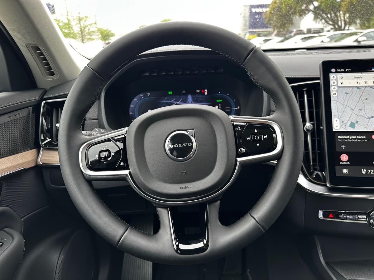 2025 Volvo XC90 plug-in hybrid - Image 14