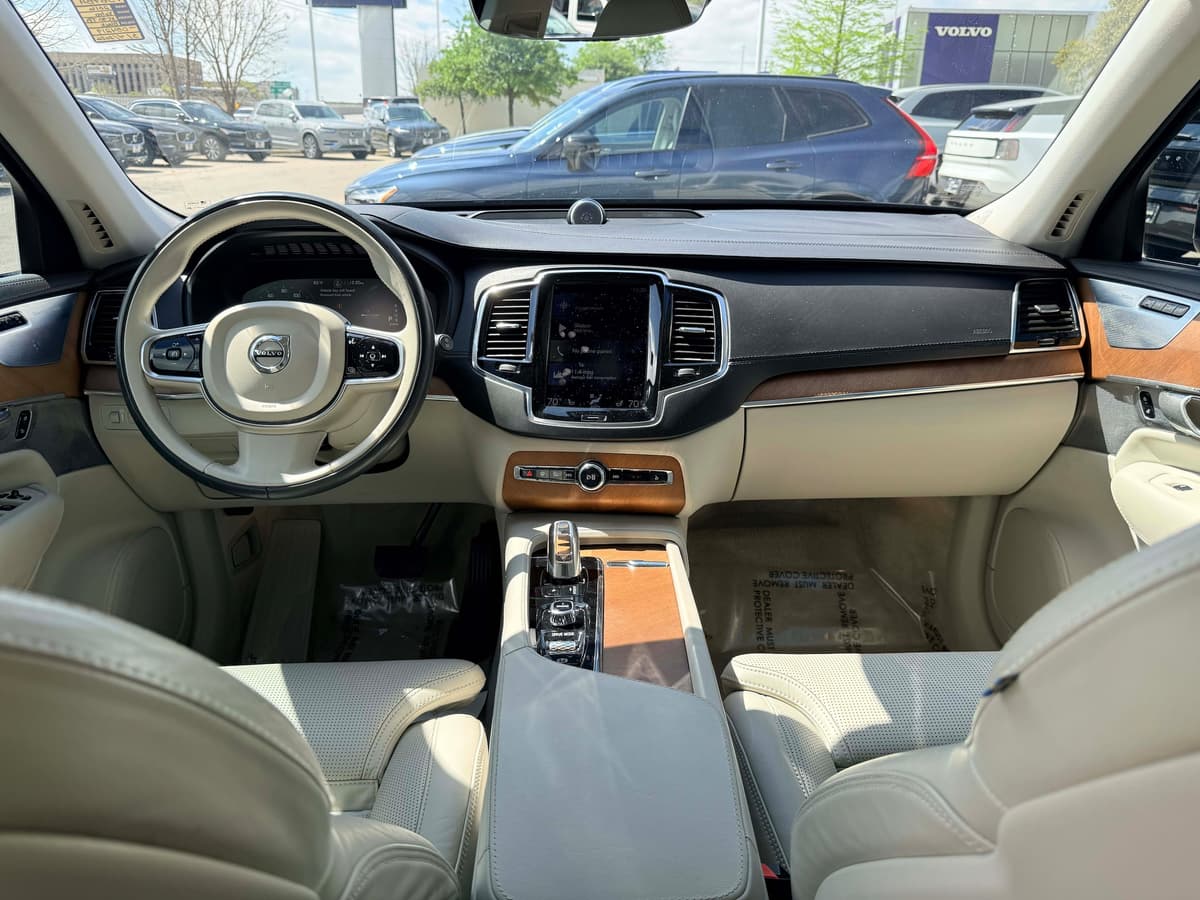 2016 Volvo XC90 Hybrid - Image 17