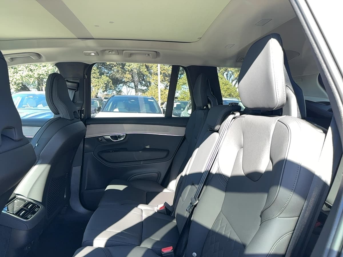 2026 Volvo XC90 - Image 14