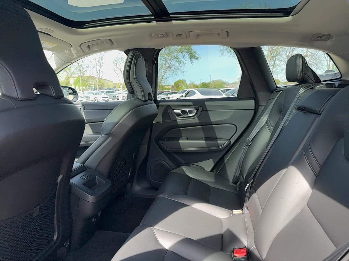 2025 Volvo XC60 - Image 11