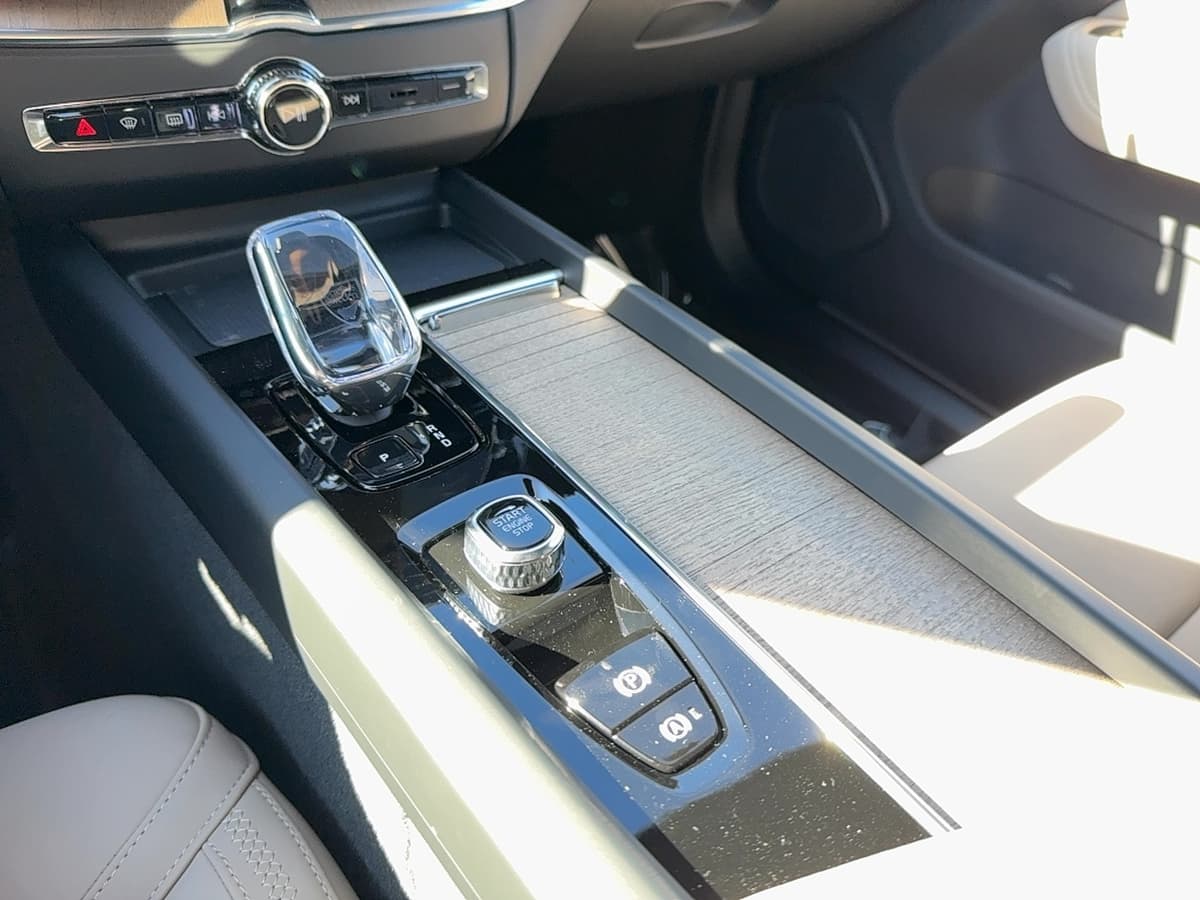 2026 Volvo XC60 - Image 24