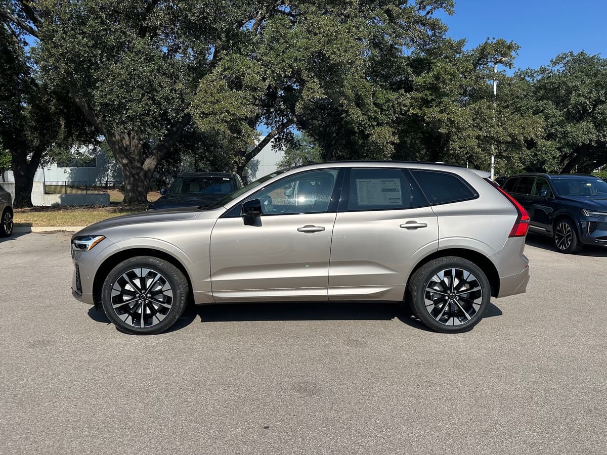 2026 Volvo XC60 - Image 3