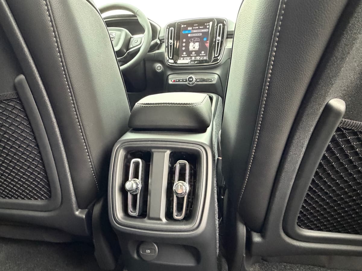 2026 Volvo XC40 - Image 10