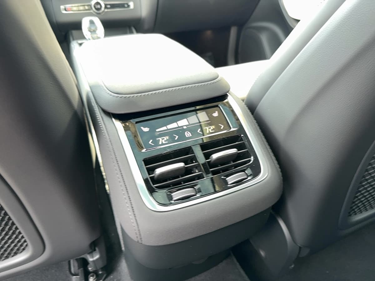 2026 Volvo XC90 - Image 18