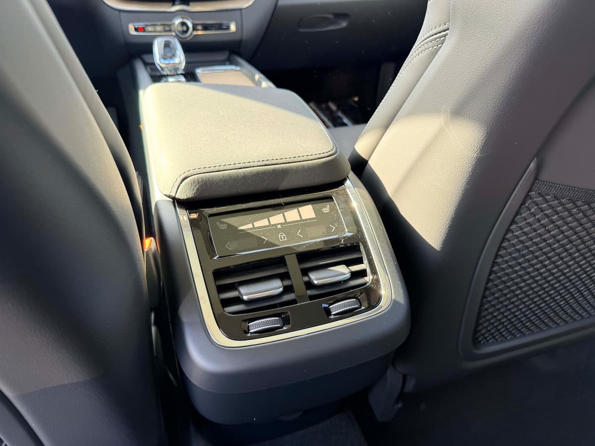2026 Volvo XC60 - Image 16