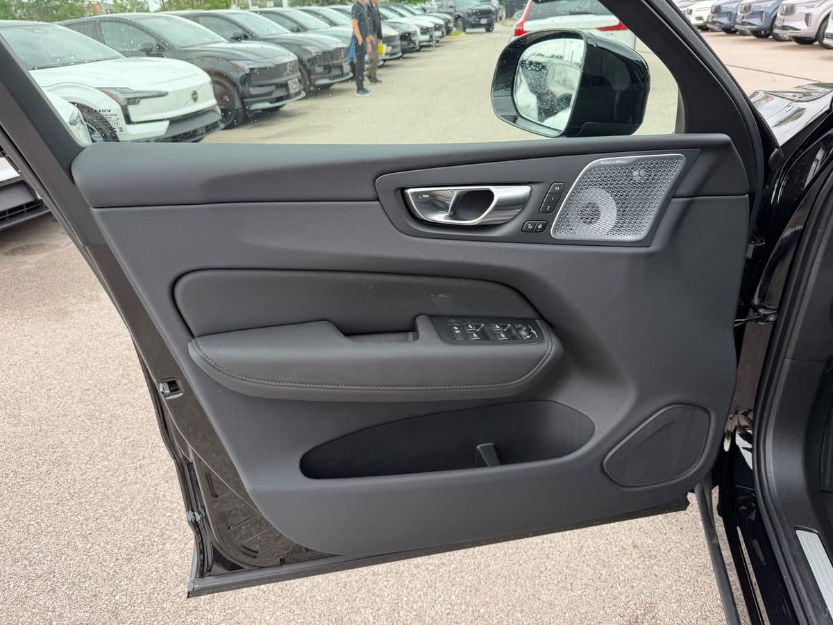 2026 Volvo XC60 - Image 18