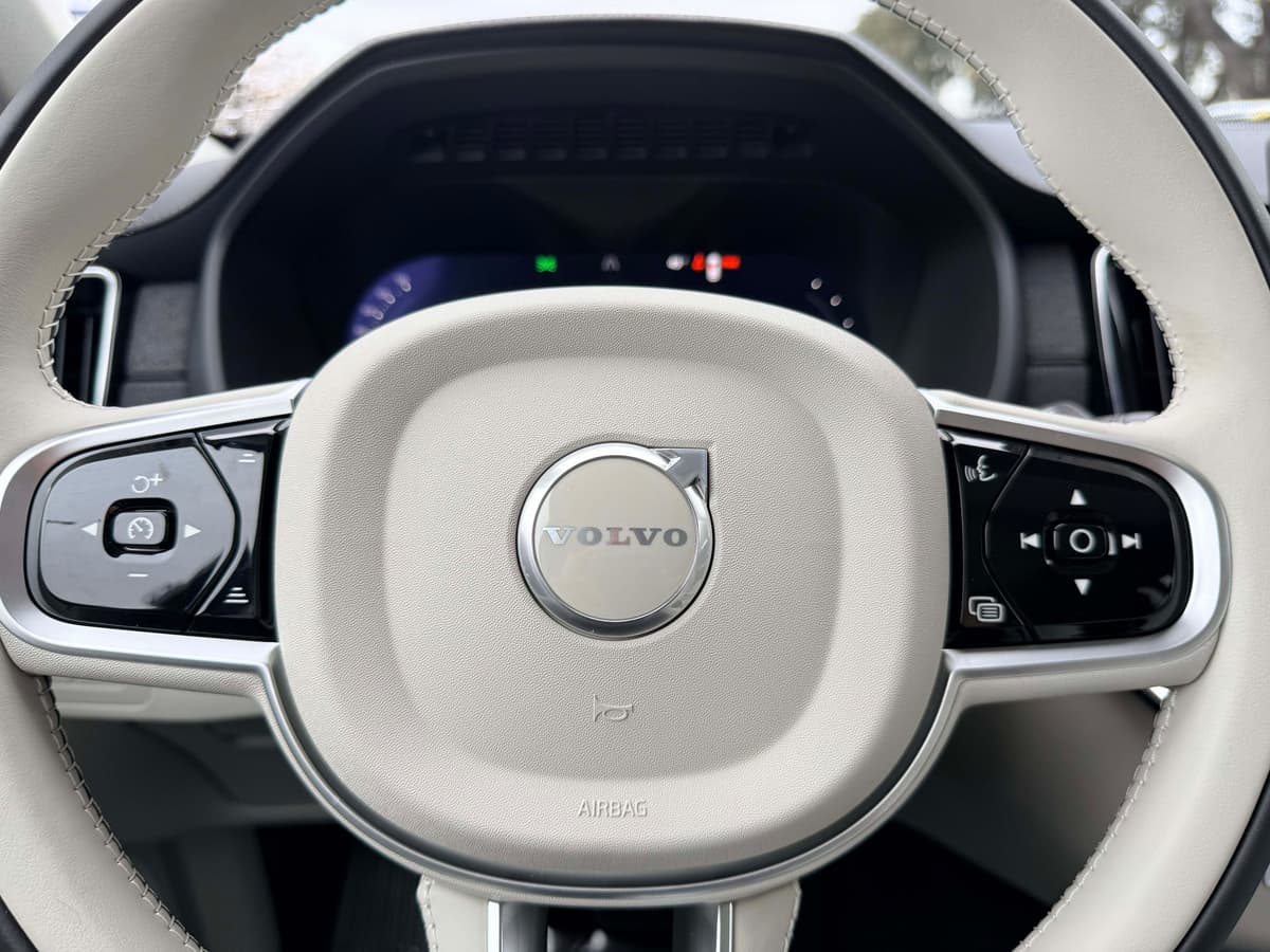 2026 Volvo XC90 plug-in hybrid - Image 20