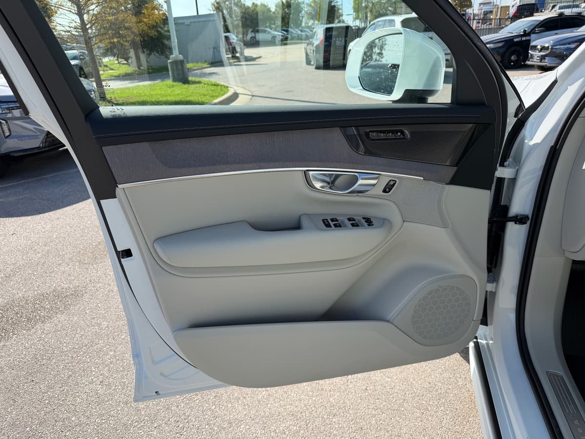 2026 Volvo XC90 - Image 18