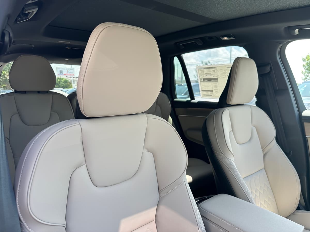 2026 Volvo XC90 plug-in hybrid - Image 9