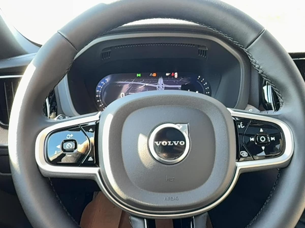 2026 Volvo XC60 - Image 18