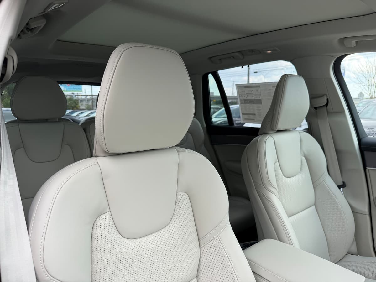 2026 Volvo XC90 plug-in hybrid - Image 9