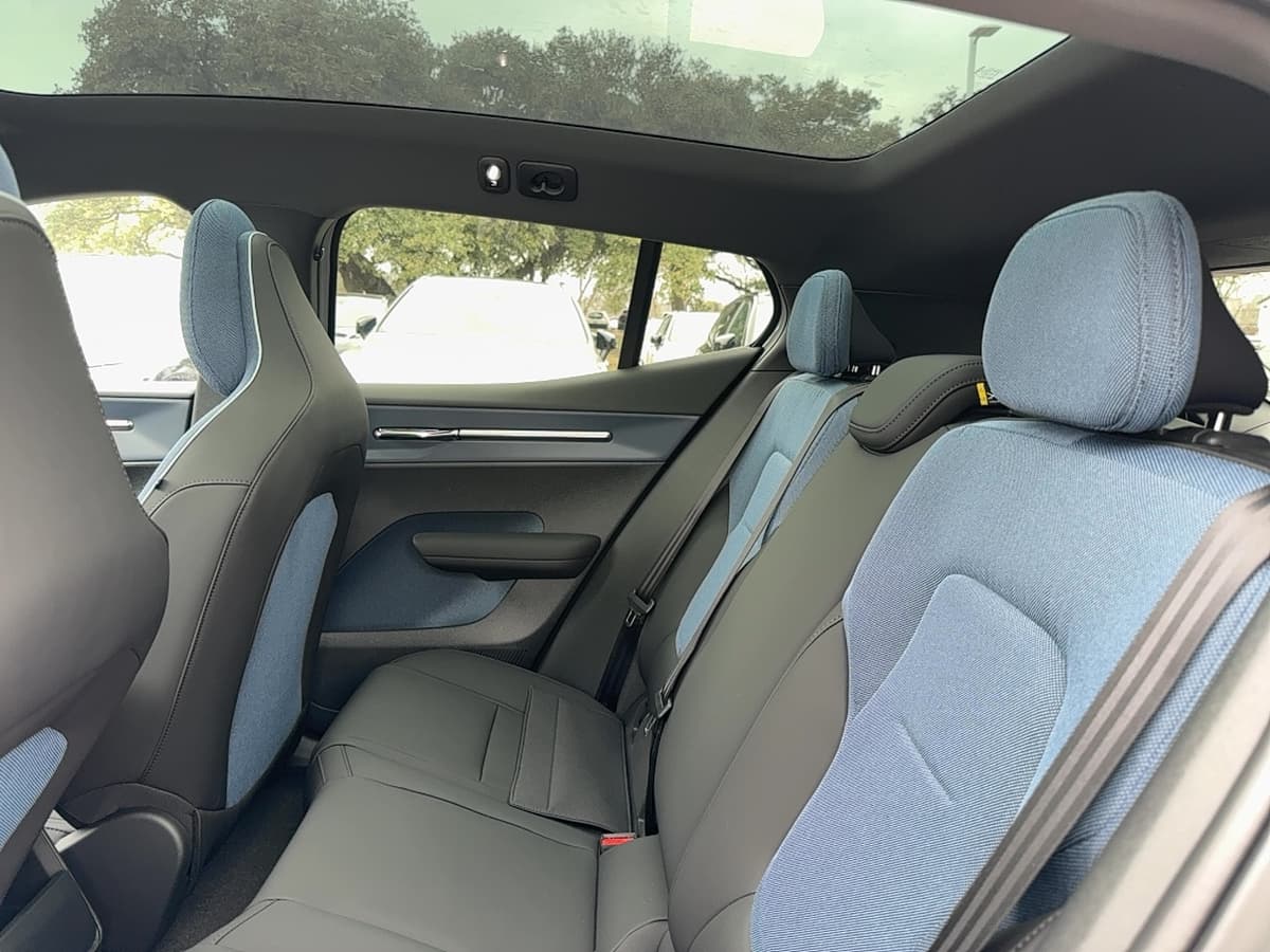 2026 Volvo EX30 - Image 15