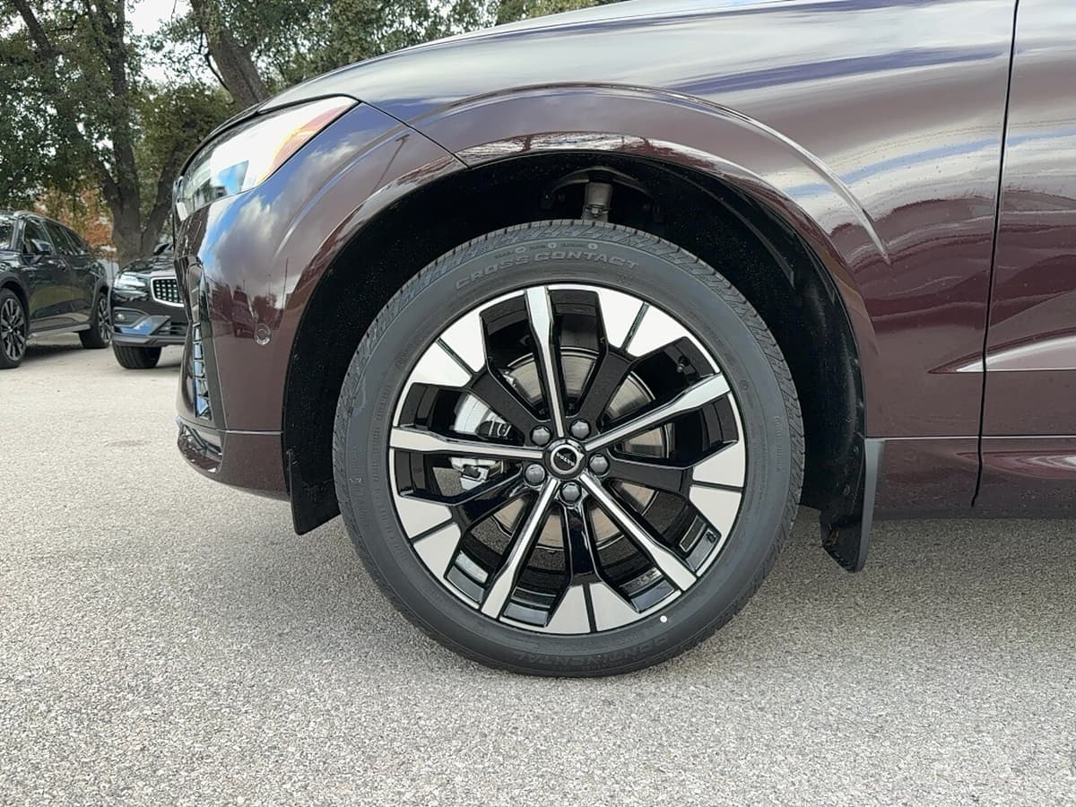 2026 Volvo XC60 - Image 9