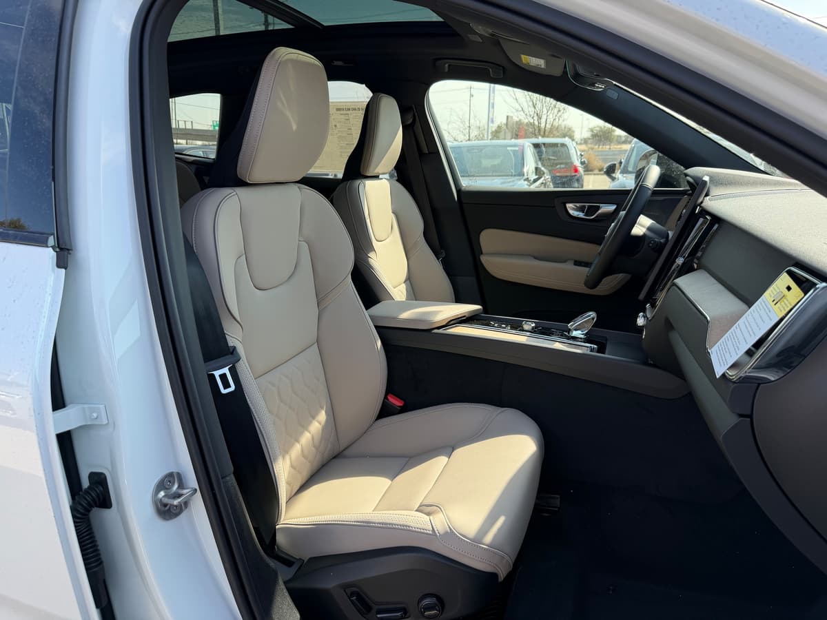 2026 Volvo XC60 - Image 6