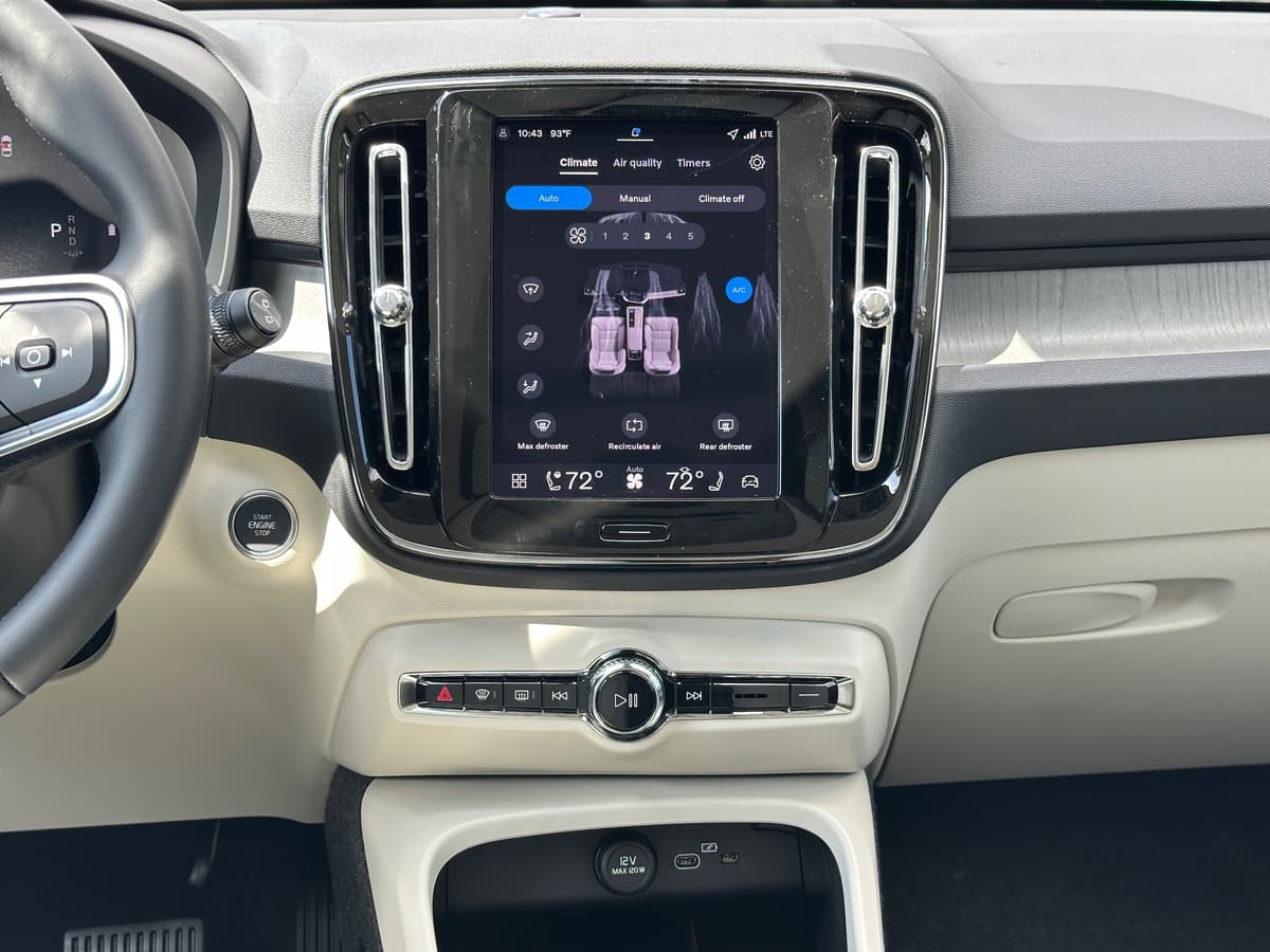2026 Volvo XC40 - Image 12