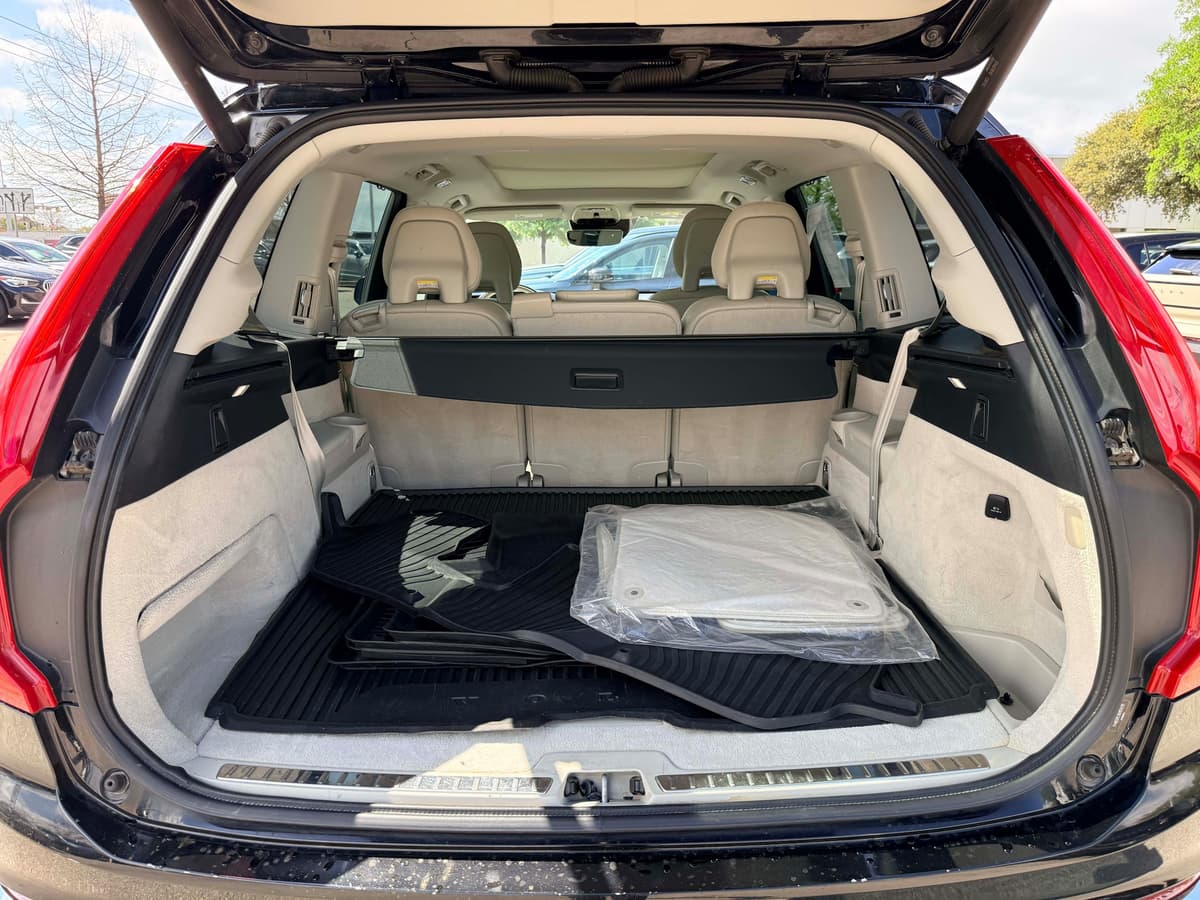 2016 Volvo XC90 Hybrid - Image 24