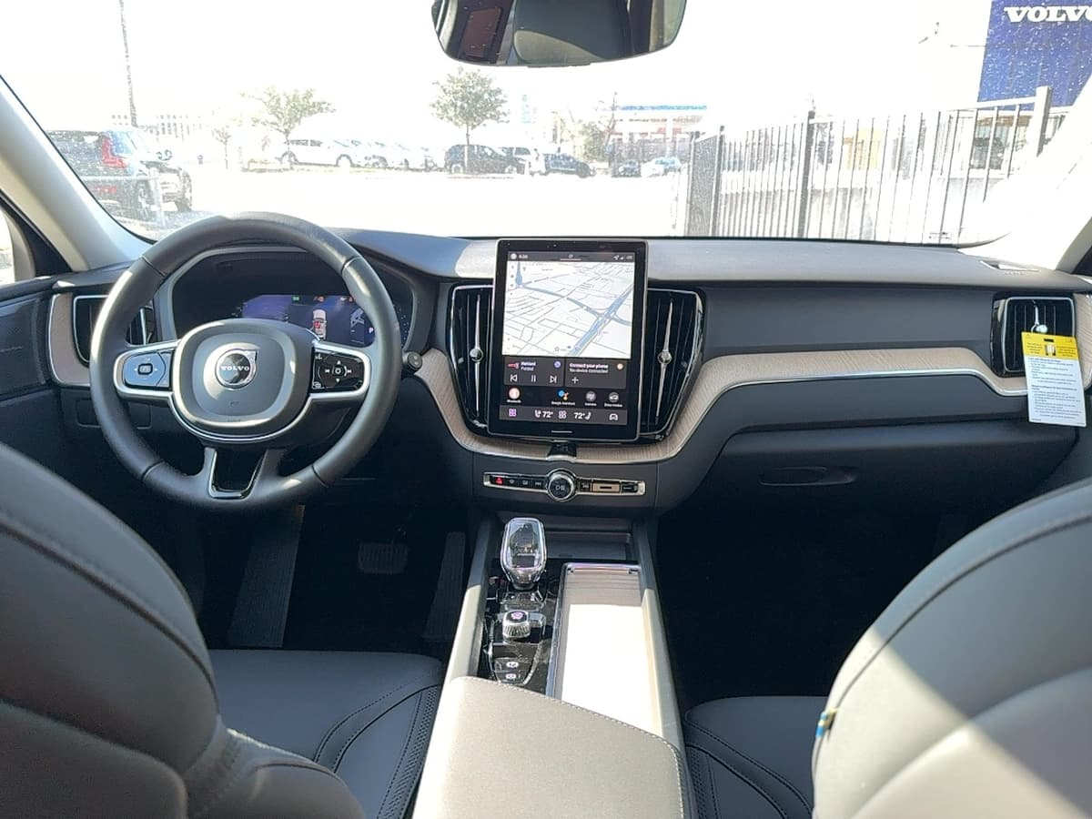 2026 Volvo XC60 - Image 14