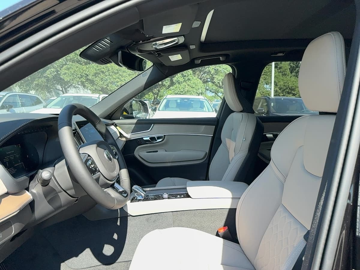 2026 Volvo XC90 - Image 12