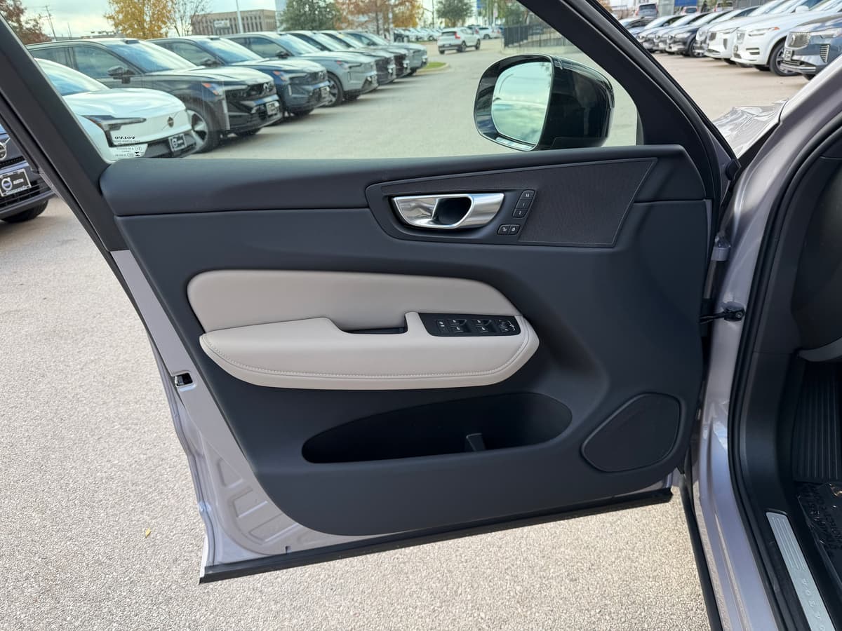 2026 Volvo XC60 - Image 15