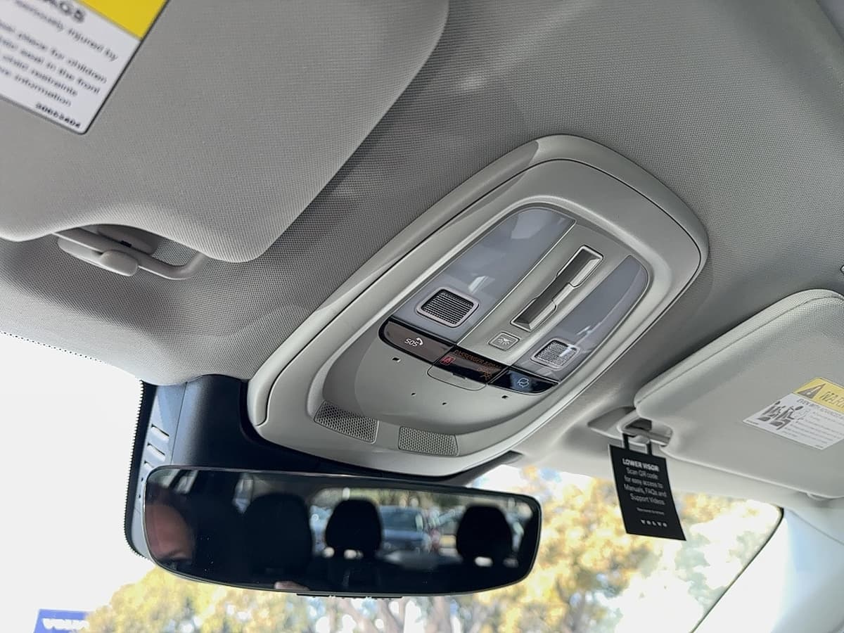 2025 Volvo XC90 plug-in hybrid - Image 23