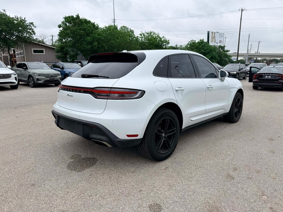 2023 Porsche Macan - Image 4