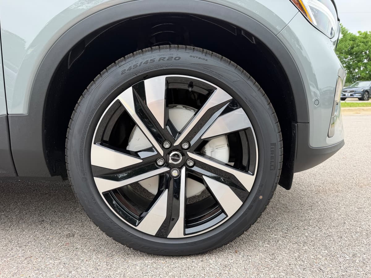 2026 Volvo XC40 - Image 6