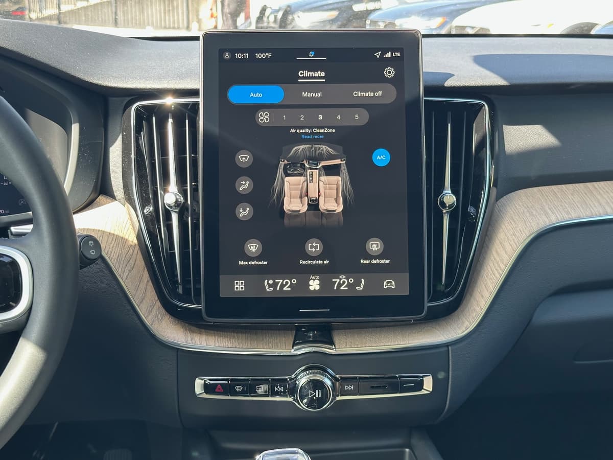 2026 Volvo XC60 - Image 12