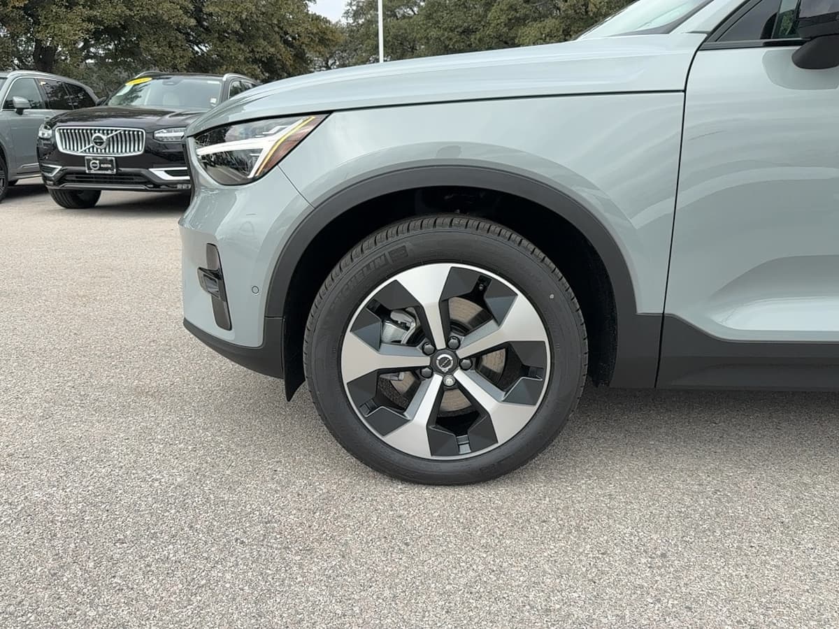 2026 Volvo XC40 - Image 10