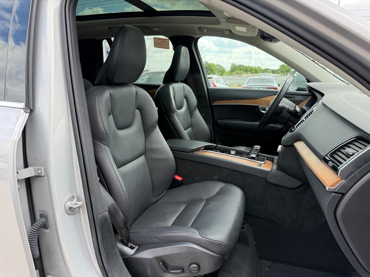 2024 Volvo XC90 plug-in hybrid - Image 10